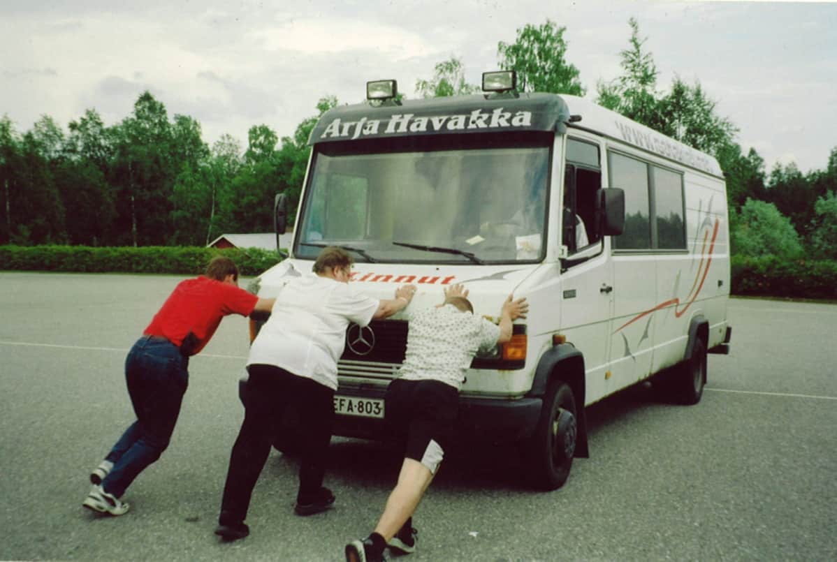 Arja Havakan keikkabussi.