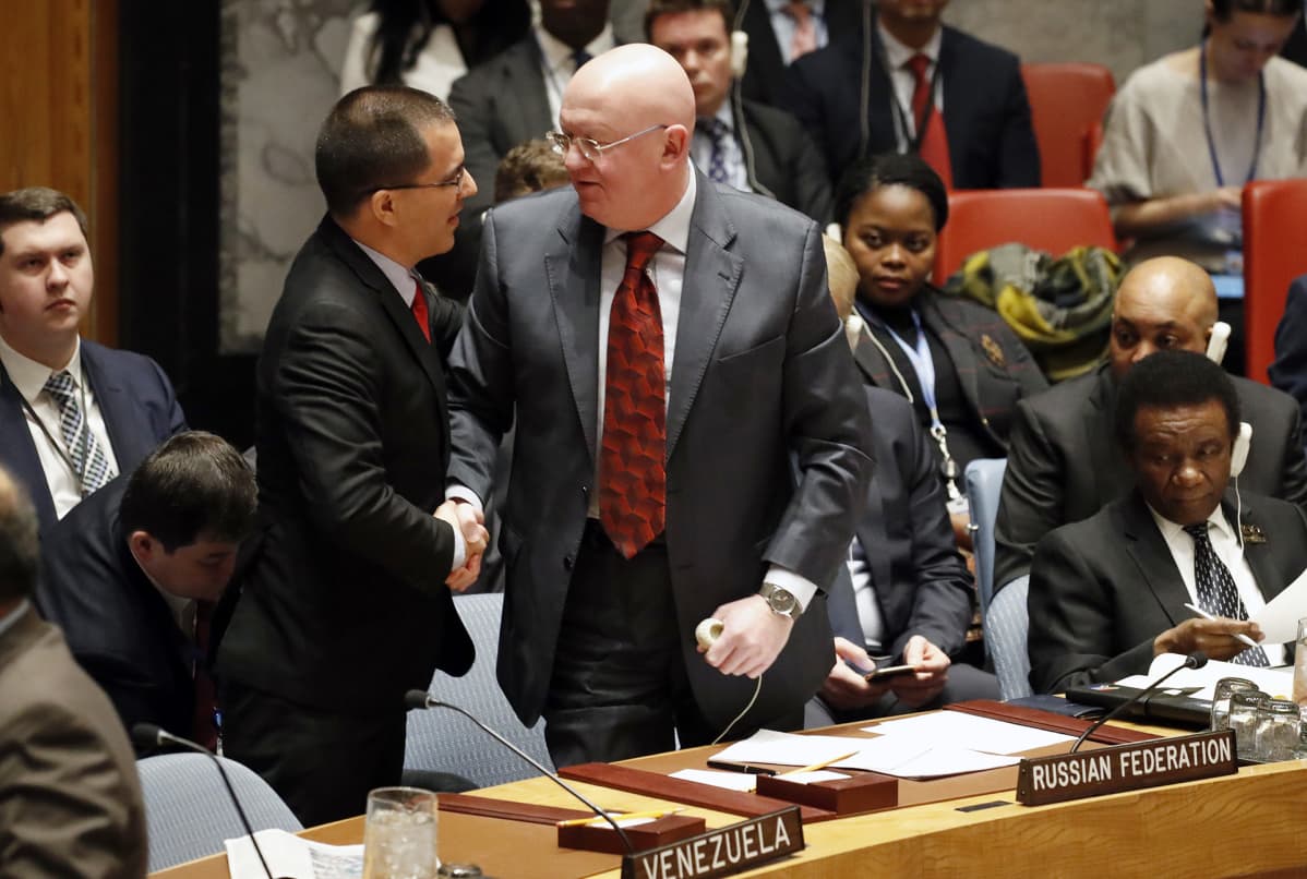 Venezuelan ulkoministeri Jorge Arreaza ja Venäjän YK-lähettiläs Vasili Nebenzja.