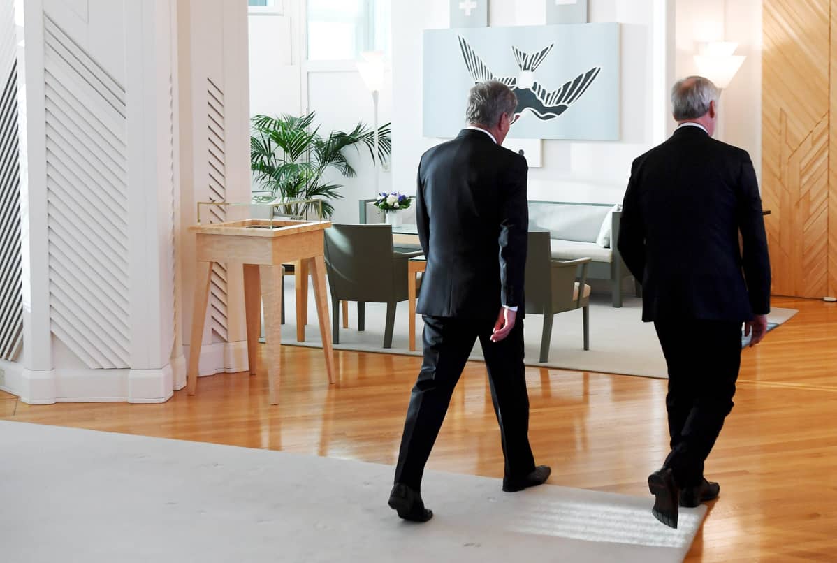 Presidentti Sauli Niinistö saattaa eroanomuksensa jättäneen pääministeri Antti Rinteen Mäntyniemestä.