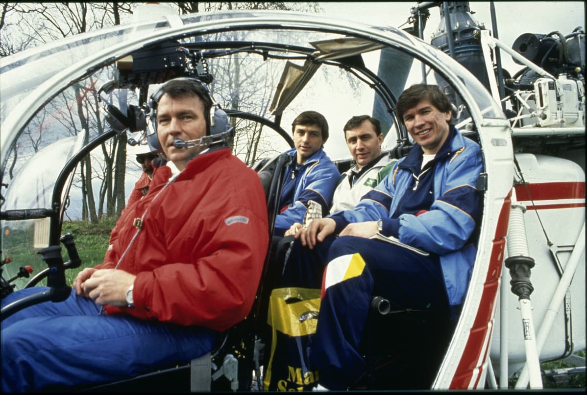 Andrei Homutov (takapenkillä vasemmalla) ja Vjatsheslav Bykov (oik.) muodostivat huiman tutkaparin Fribourgissa vuosina 1990–1998.