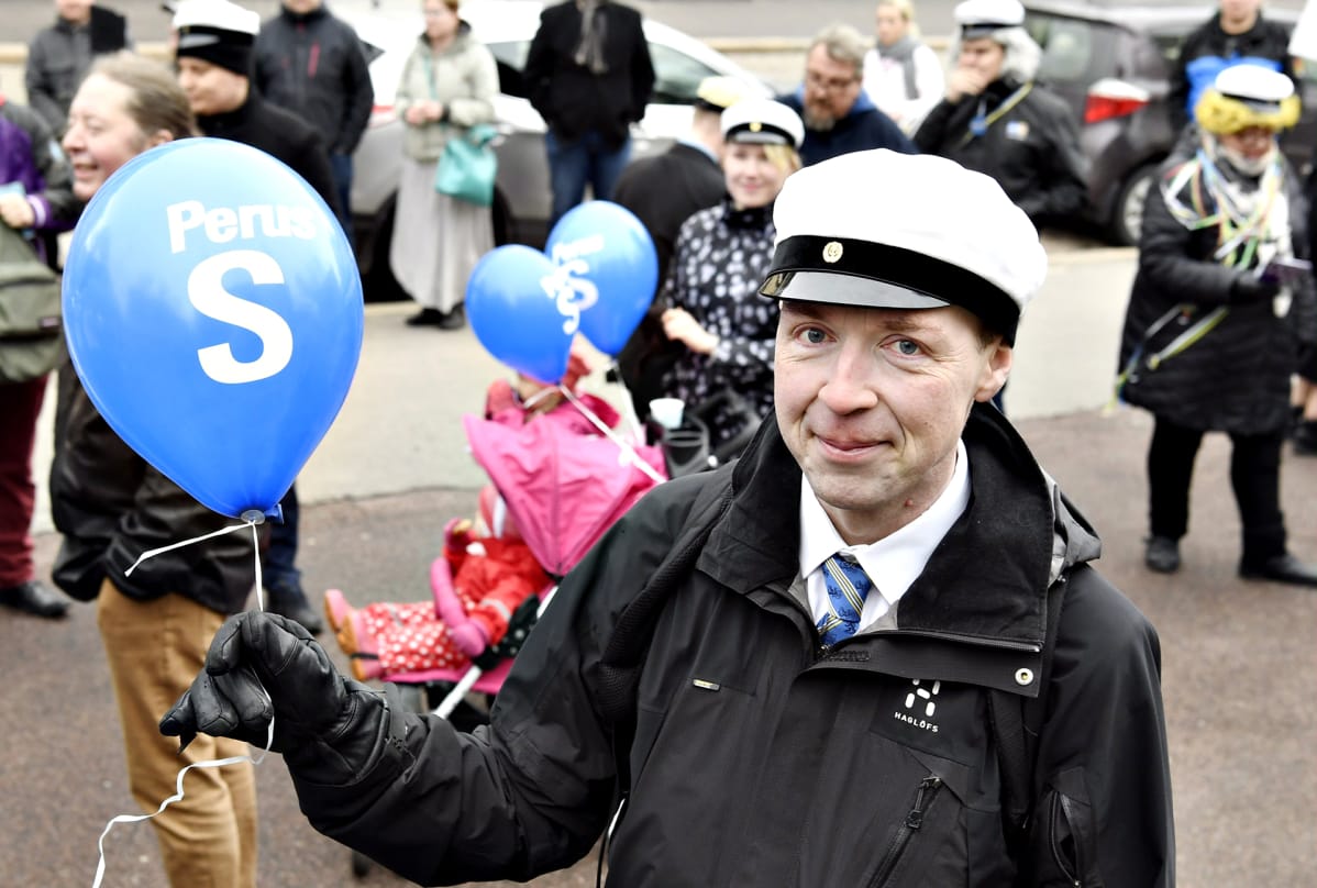 Perussuomalaisten puheenjohtaja Jussi Halla-aho piti vappupuheen Snellmanin patsaaalla Helsingissä vapunpäivänä 1. toukokuuta 2018.