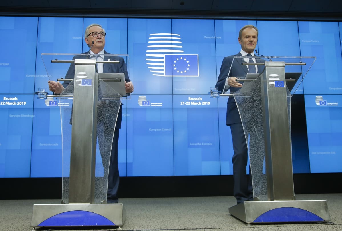 Komission puheenjohtaja Jean-Claude Juncker (vas.) ja Eurooppa-neuvoston puheenjohtaja Donald Tusk ovat pitäneet kiinni EU:n kannasta, ettei erosopimusta enää avata.