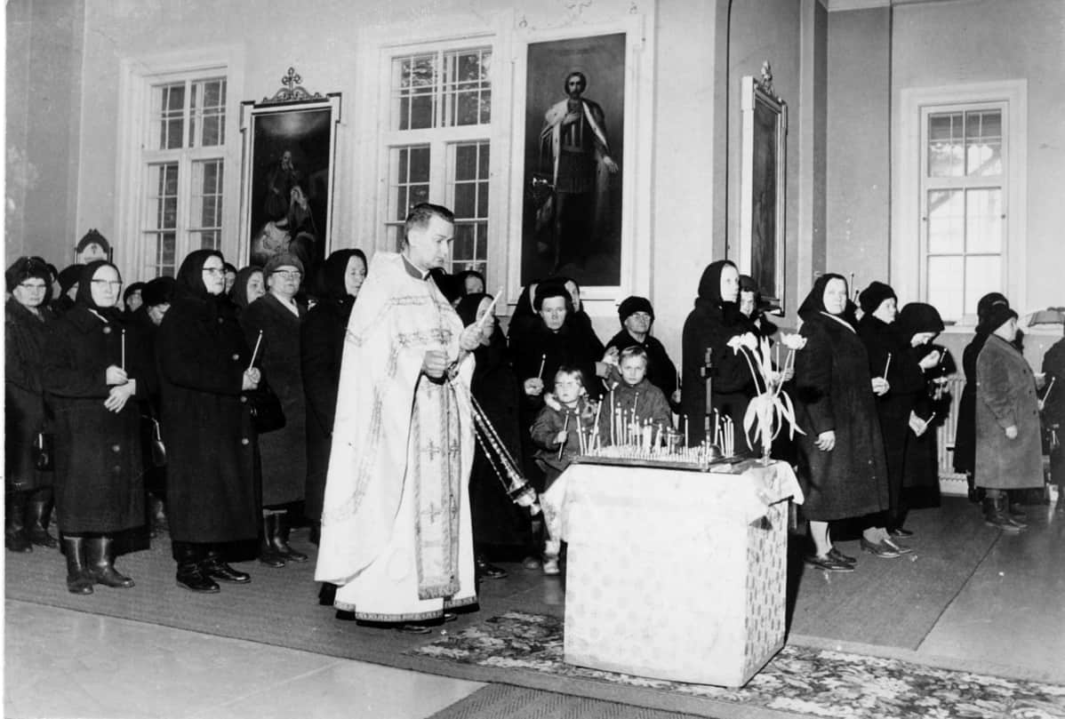 Joensuun joukkoteloituksen uhrit siunattiin ortodoksisessa kirkossa vuonna 1967.
