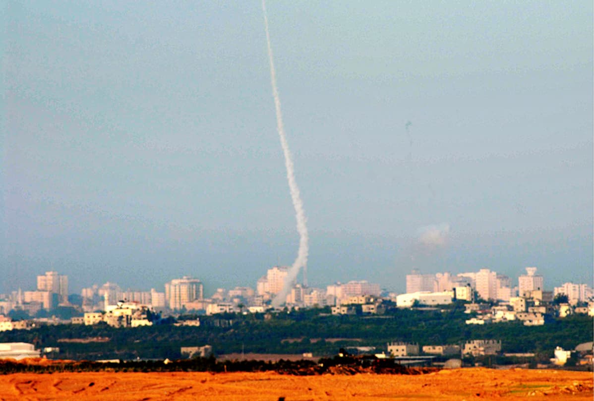 Gazasta Etelä-Israeliin ammuttu raketti kuvattuna marraskuussa 2006.