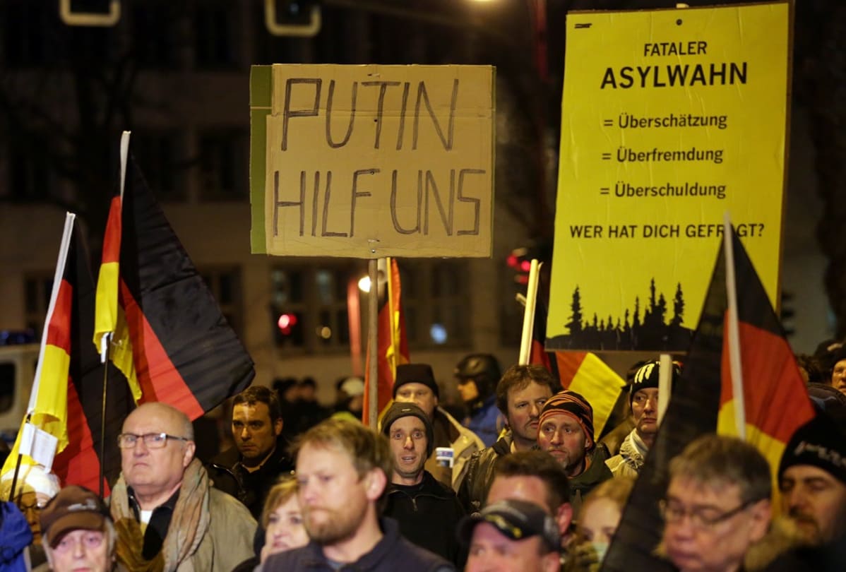 Vaihtoehto Saksalle -puolueen kannattajat osoittivat mieltään Saksan maahanmuuttopolitiikkaa vastaan Erfurtissa helmikuussa 2016.