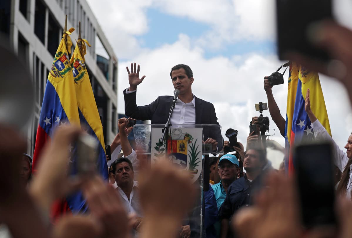 Juan Guaidó julistautui Venezuelan virkaa toimittavaksi presidentiksi.