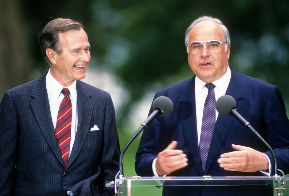 George Bush ja Saksan liittokansleri Helmut Kohl lehdistötilaisuudessa toukokuussa 1989.