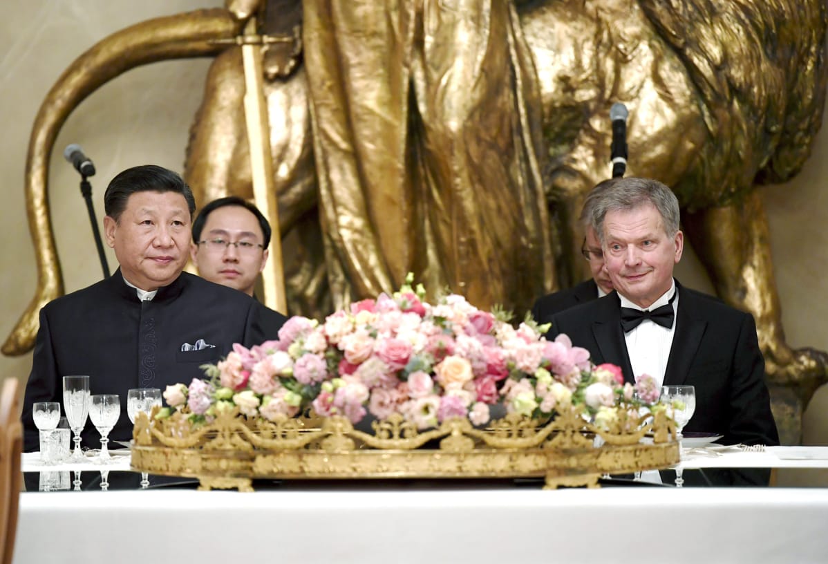 Kiinan Presidentti Xi Jingping Presidentti Sauli Niinistön järjestämällä Juhlaiillallisella.