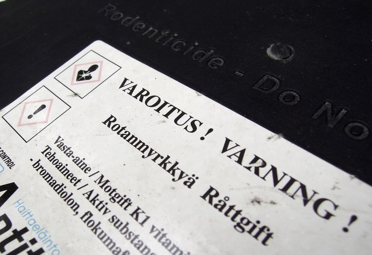 Varoitus rotanmyrkystä rottien syöttiasemalla