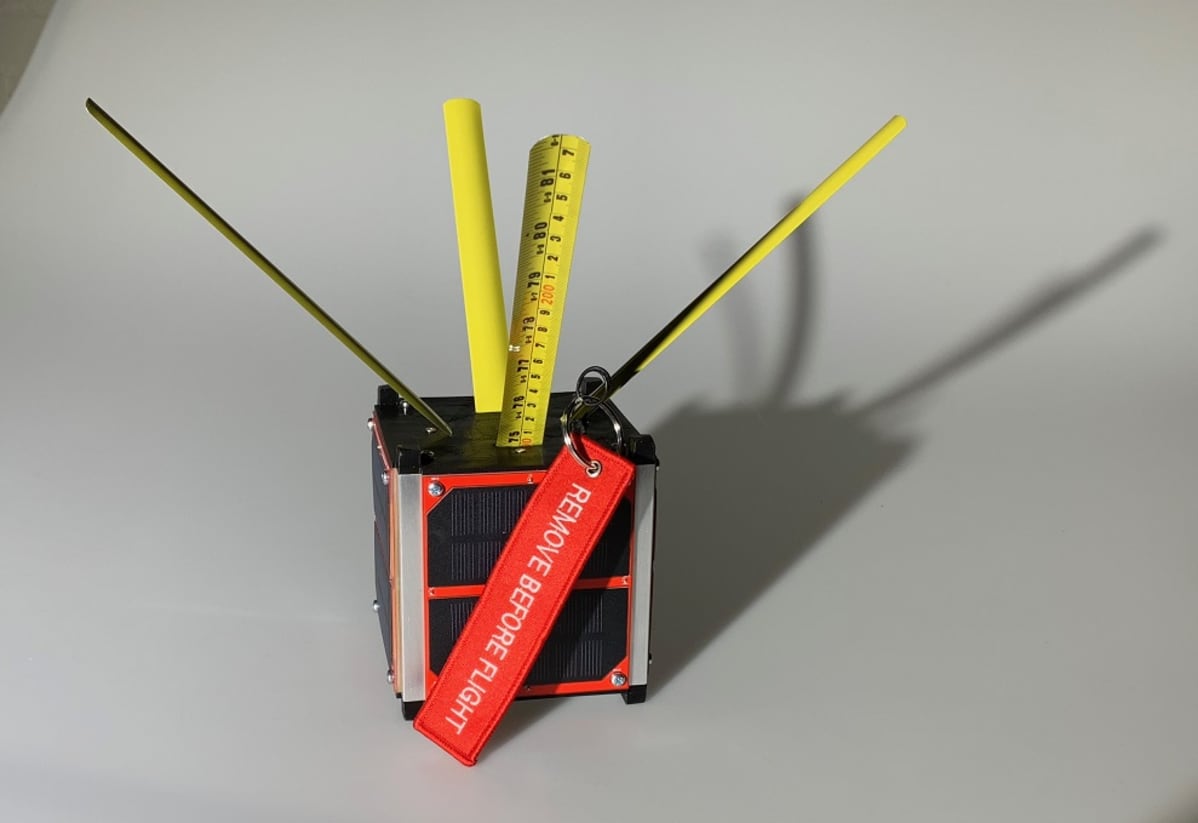 Kitsat-satelliitti on kooltaan noin 10 x 10 senttimetriä.