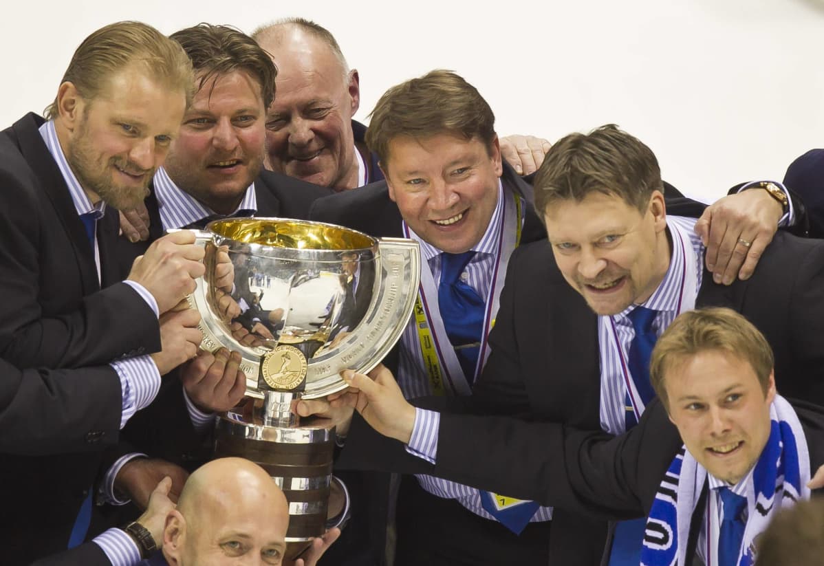 Leijonien johtoryhmä maailmanmestaruuden ratekttua vuonna 2011. Petri Matikainen, Pasi Nurminen, Jari Kurri, Jukka Jalonen