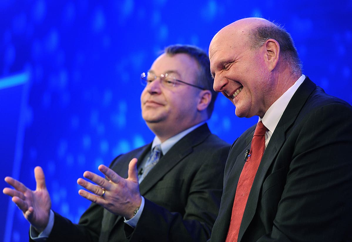 Stephen Elop ja Steve Ballmer Nokian ja Microsoftin yhteistyötä käsitelleessä lehdistötilaisuudessa.