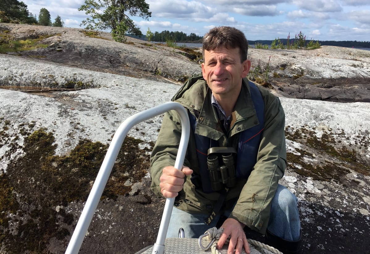 Metsähalliuksen suojelubiologi Jouni Koskela.