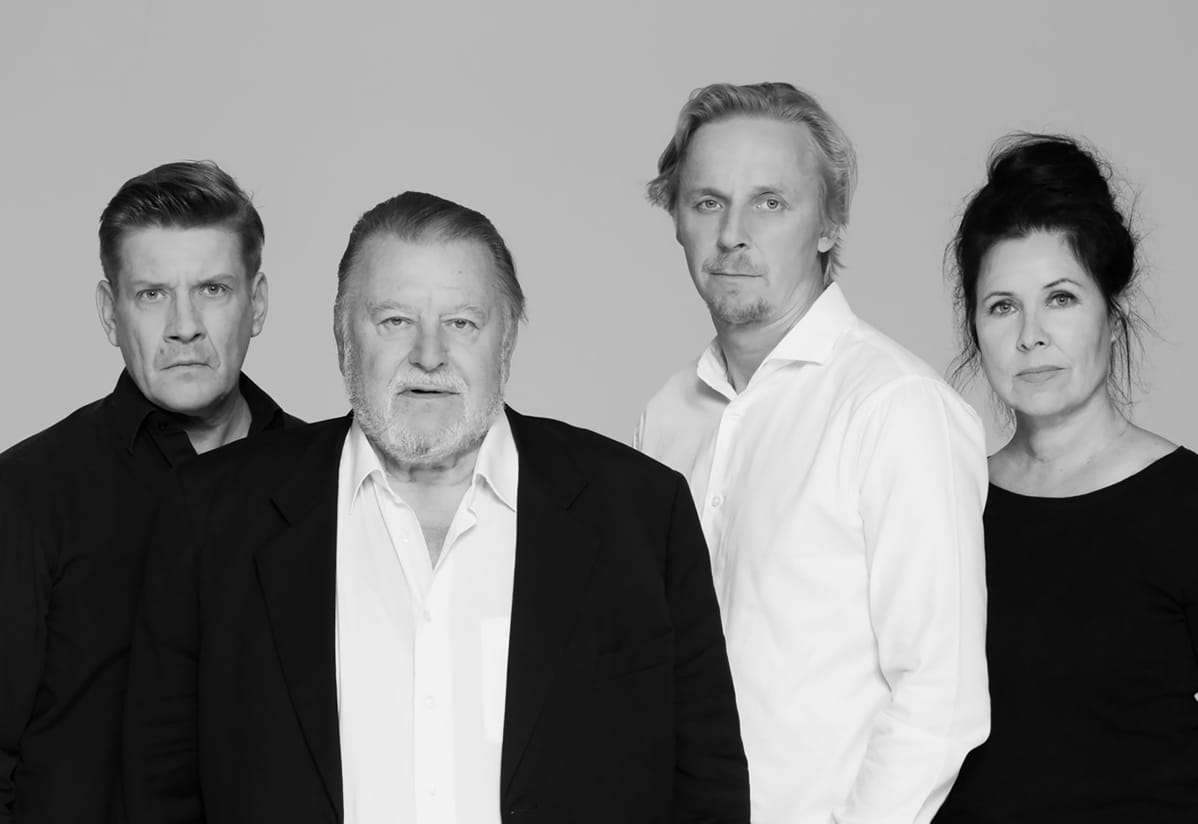 Santeri Kinnunen, Esko Salminen, Eero Aho ja Aino Seppo ovat Arthur Millerin Hinnan nimekäs näyttelijäkaarti.