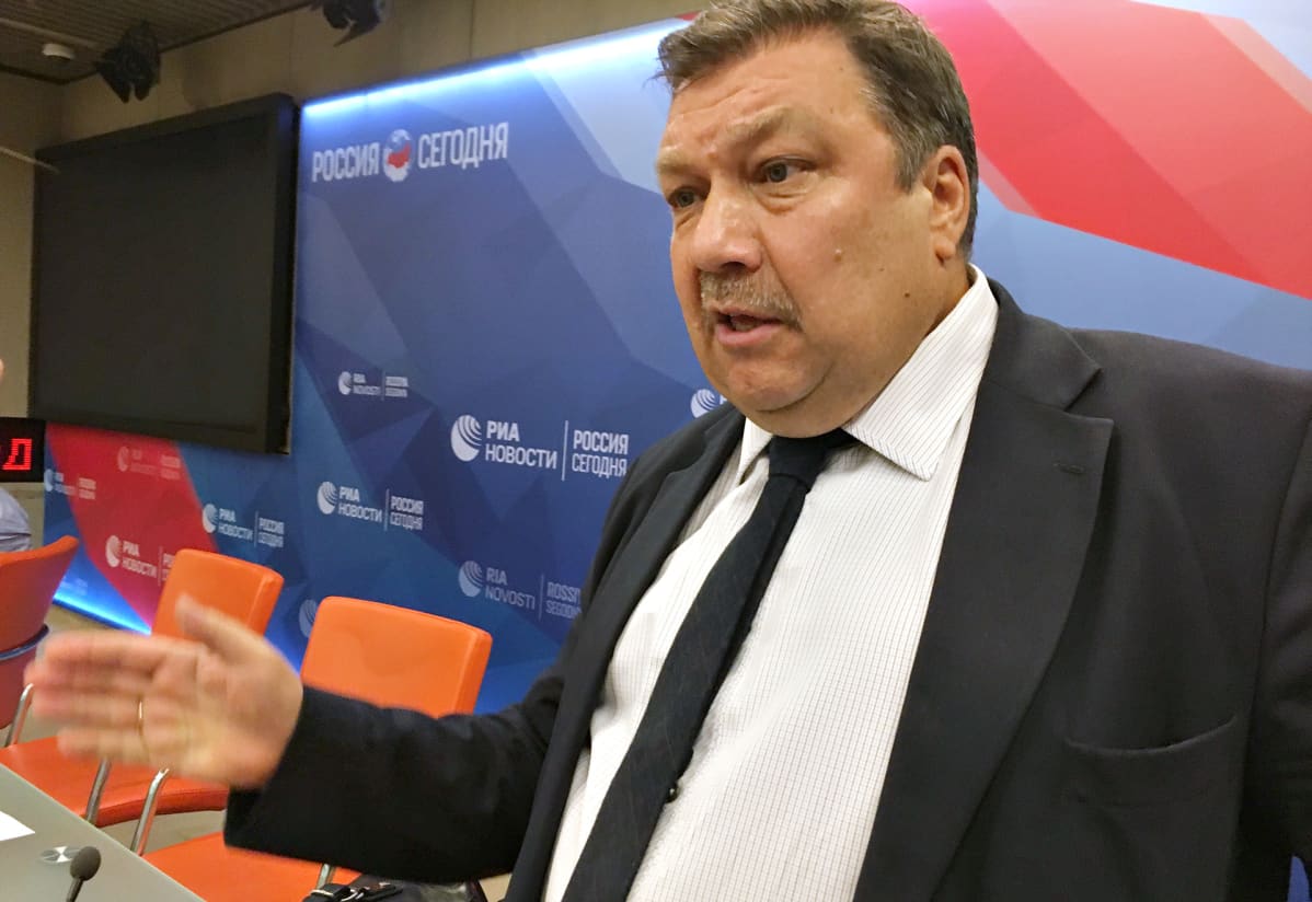 Petroskoin yliopiston professori Sergei Verigin epäilee suomalaisten peitelleen rikosten jälkiä.