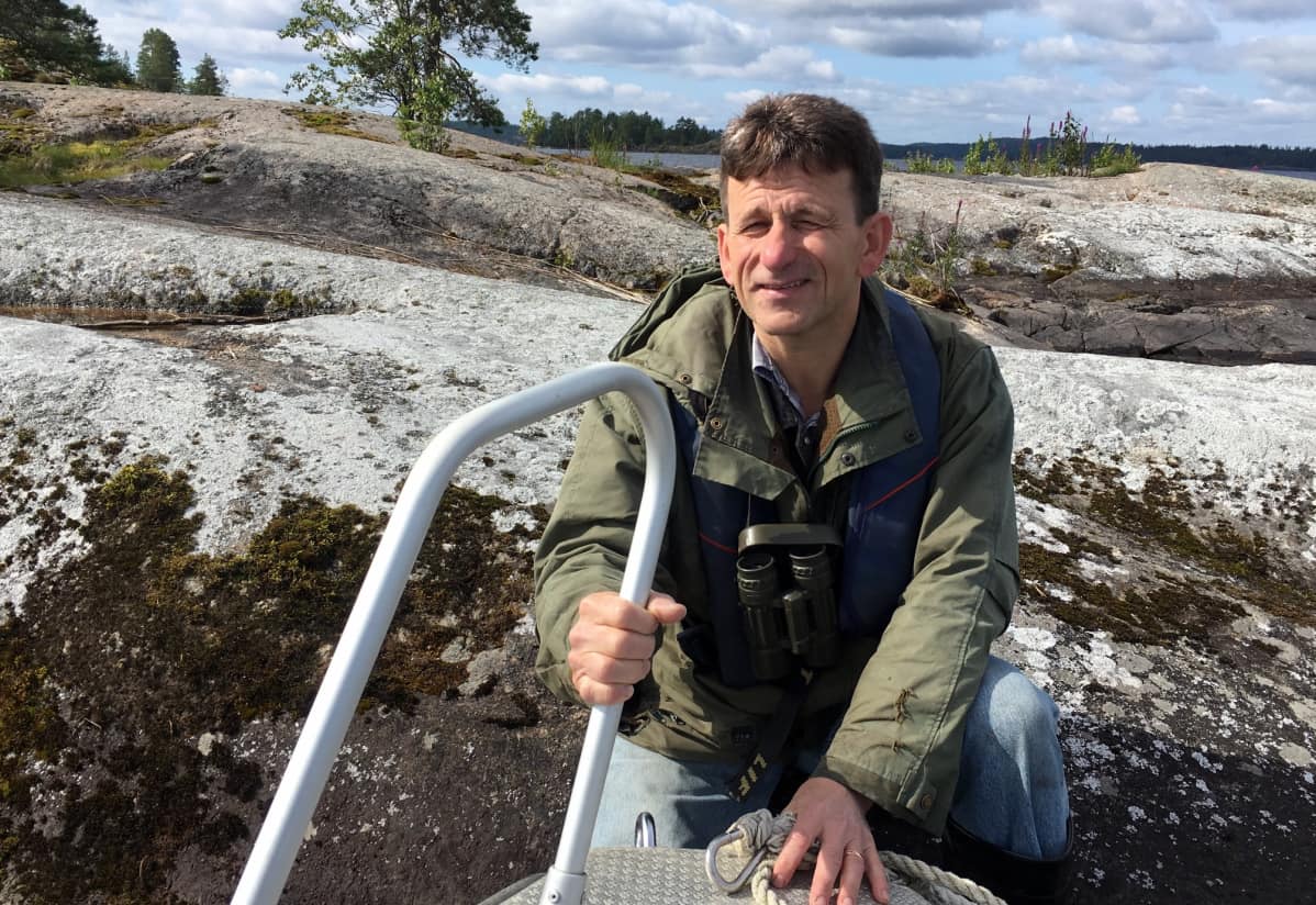 Metsähalliuksen suojelubiologi Jouni Koskela.