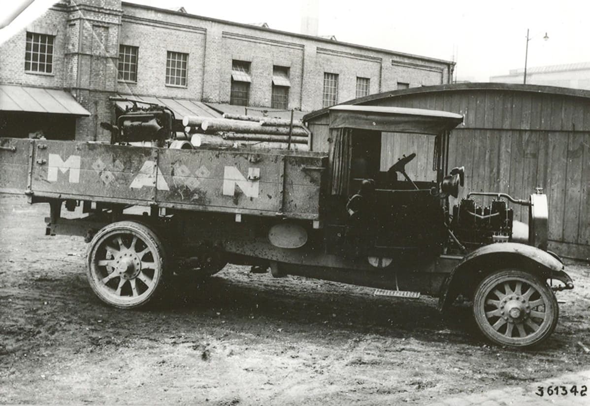 MAN-yhtiö toi vuonna 1924 ensimmäisenä markkinoille kuorma-auton dieselmoottorilla.