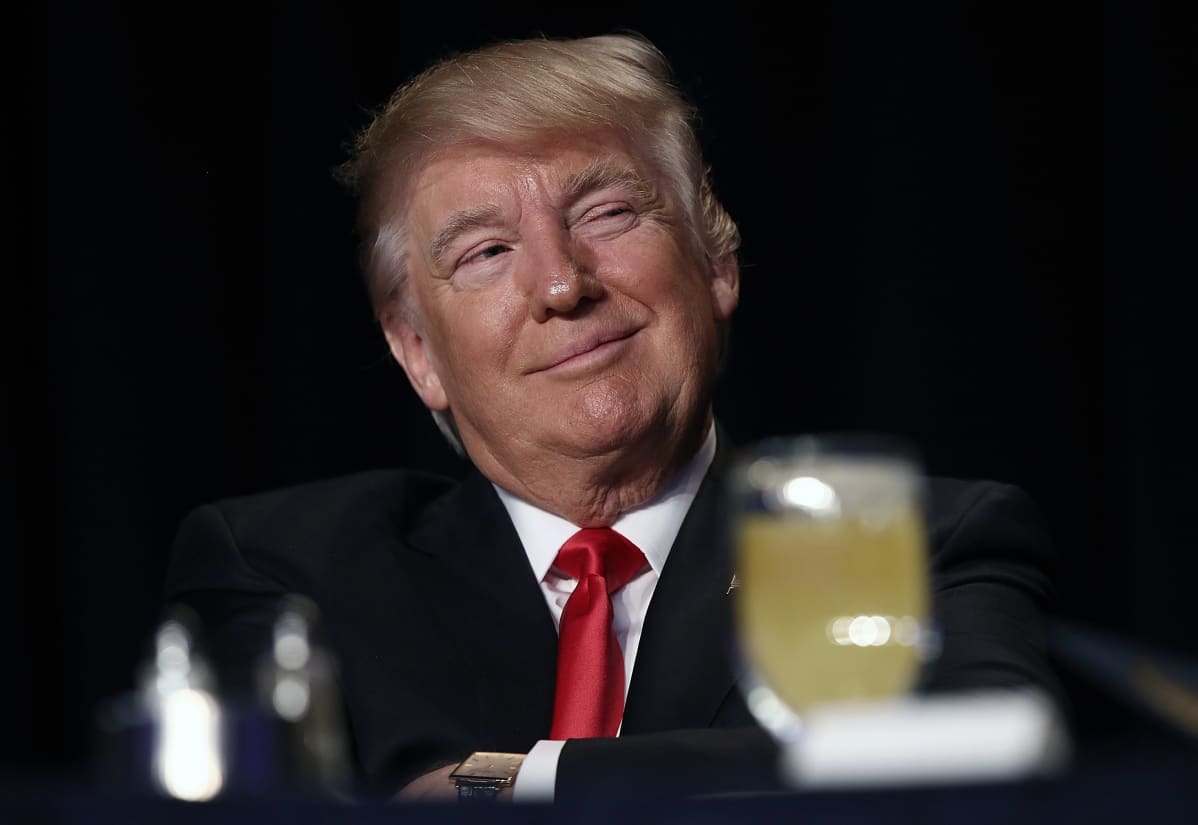 Hymyilevä Trump