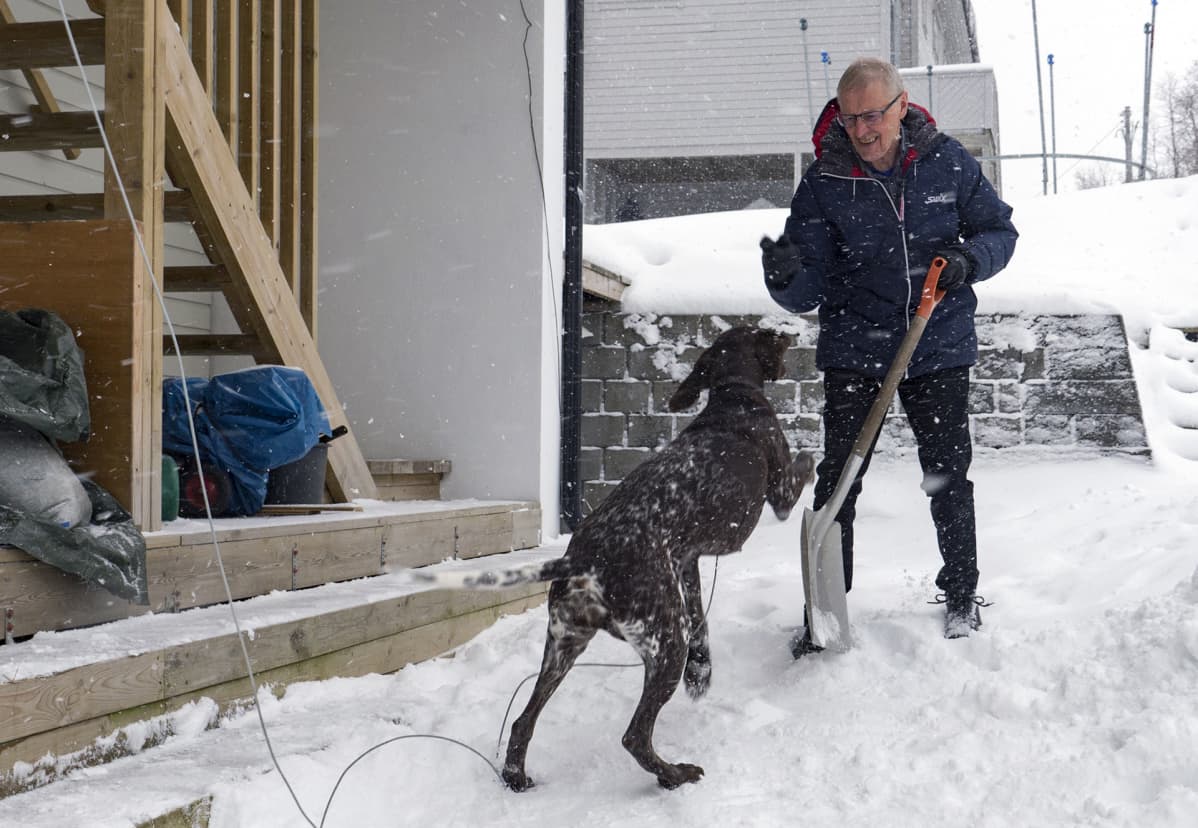 Helge Huru toivoo kveeninkielisiä ohjelmia radioon ja televisioon.