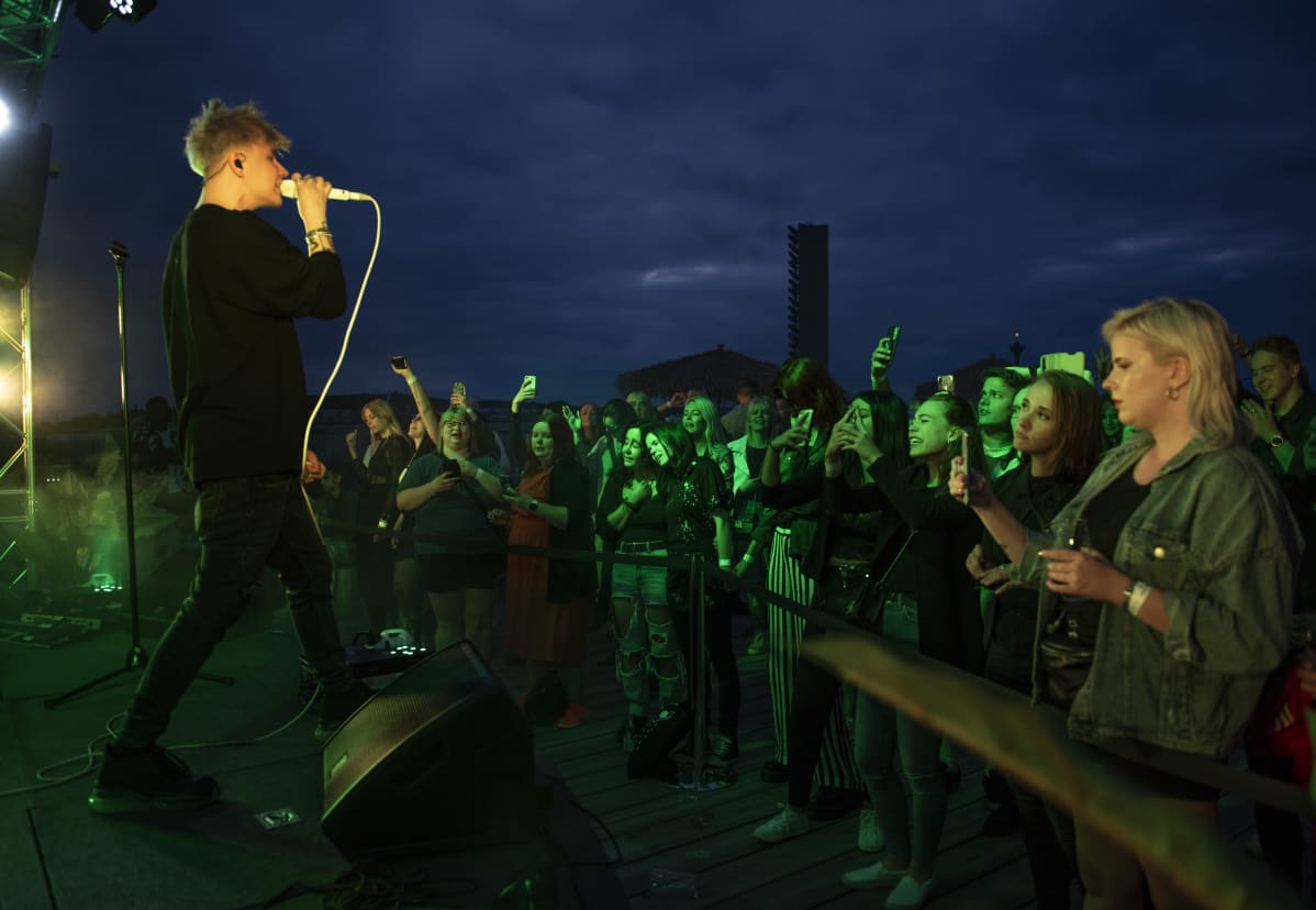 Costee (Jussi Tiainen) kuvattuna keikalla Tampereen Ratinassa Periscope -baarissa 14.08.2020.