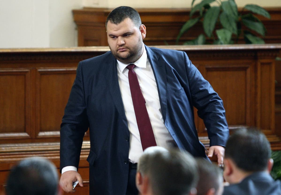 Kansanedustaja Delyan Peevski omistaa merkittävän osan Bulgarian lehdistöstä ja sen jakeluverkostosta.