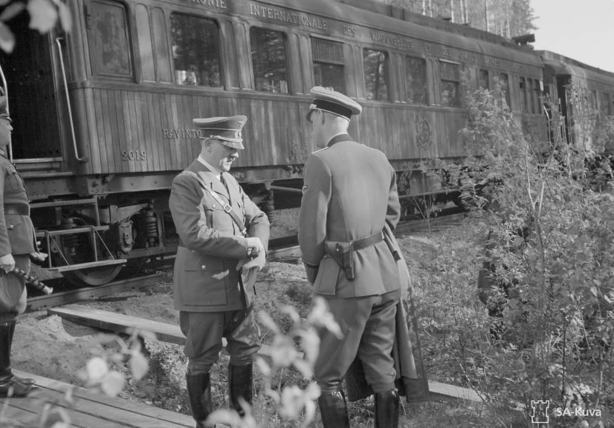 Adolf Hitler junan edustalla