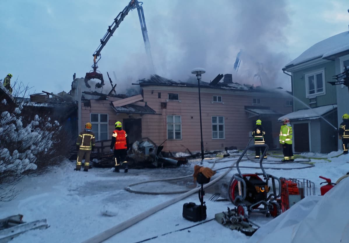 Museokorttelissa sijaitsevan Kiepin vanha rakennus tuhoutui pahoin tulipalossa 29.1. 2019.