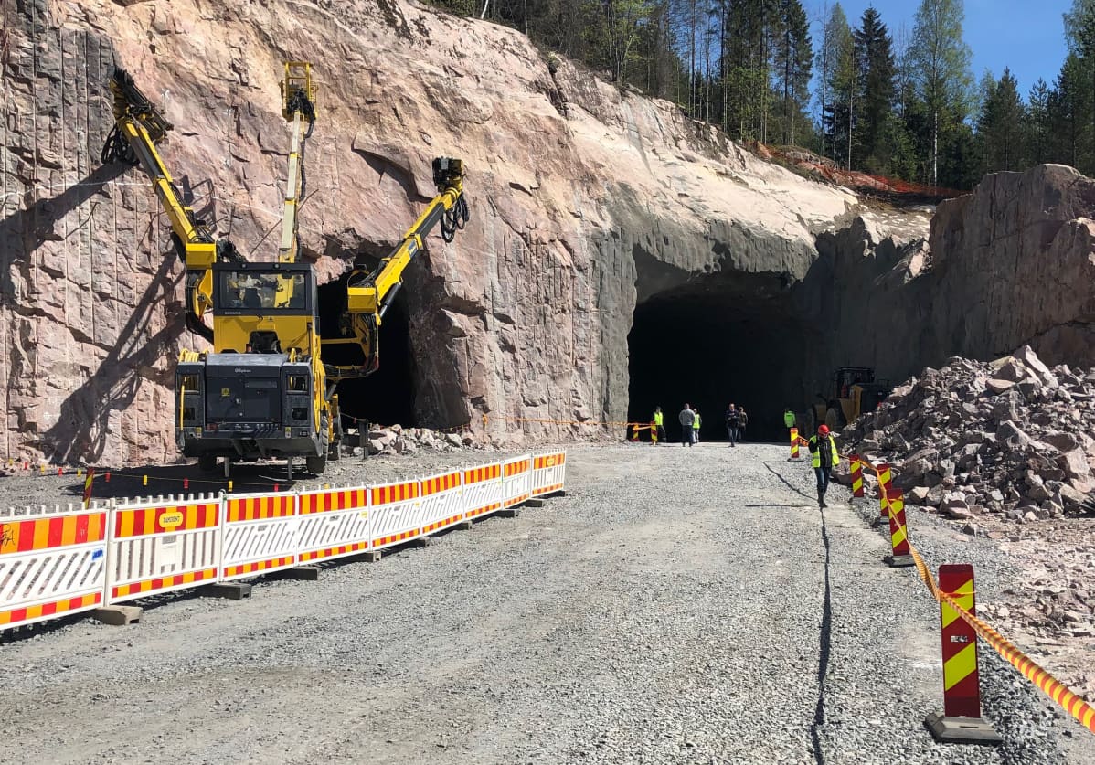 Liipolan tunnelin suu aukko Lahden Nikkilässä.
