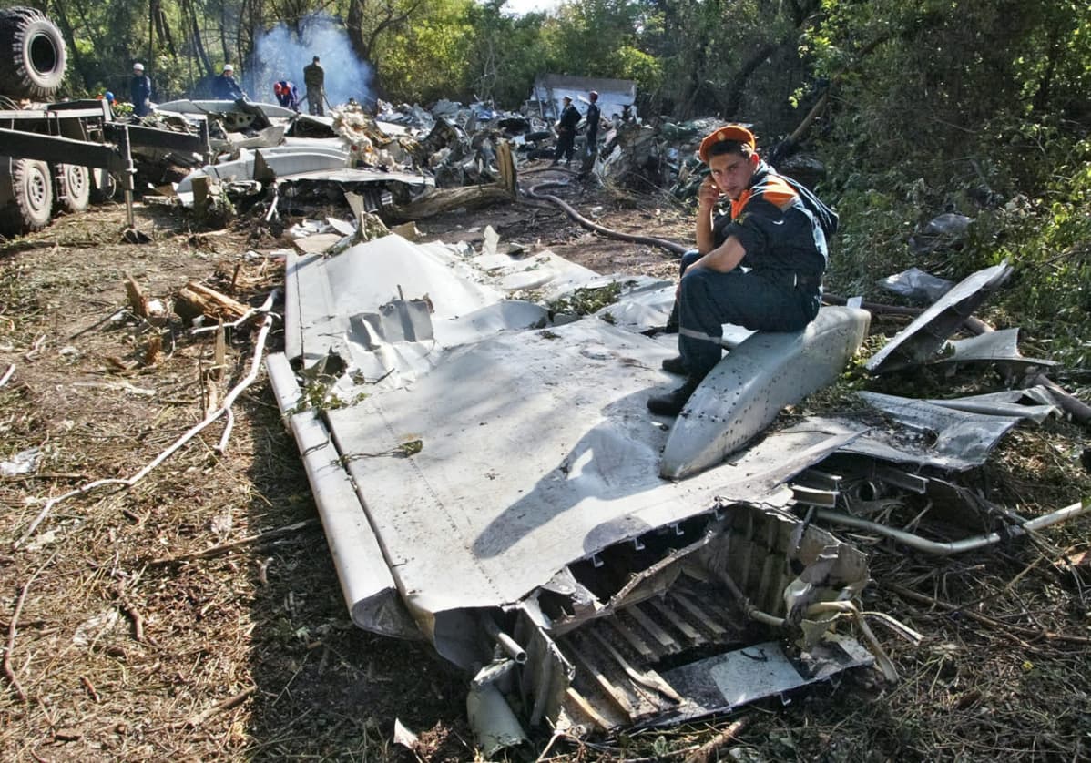 Tupolev 154 syöksyi pommi-iskun seurauksena Glubokyn kylään Donin Rostovissa 24. elokuuta 2004.
