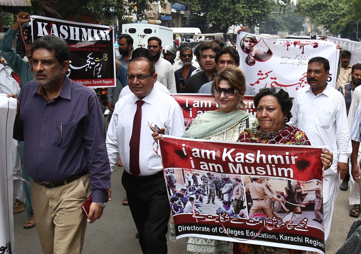 Mielenosoitus Pakistanin-puoleisessa Kashmirissa.