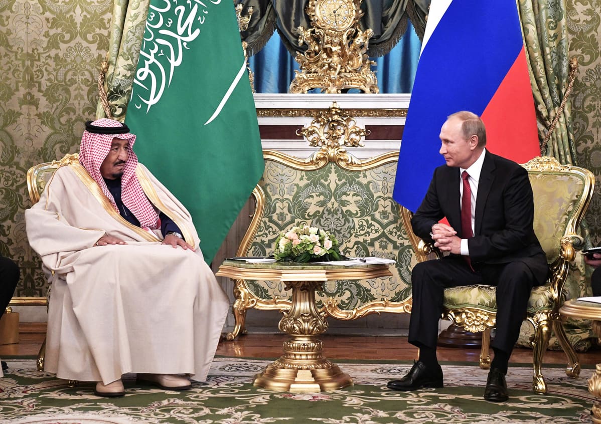 Saudi-Arabian kuningas Salman bin Abdulaziz Al Saud tapasi presidentti Vladimir Putinin Moskovassa lokakuussa 2017.