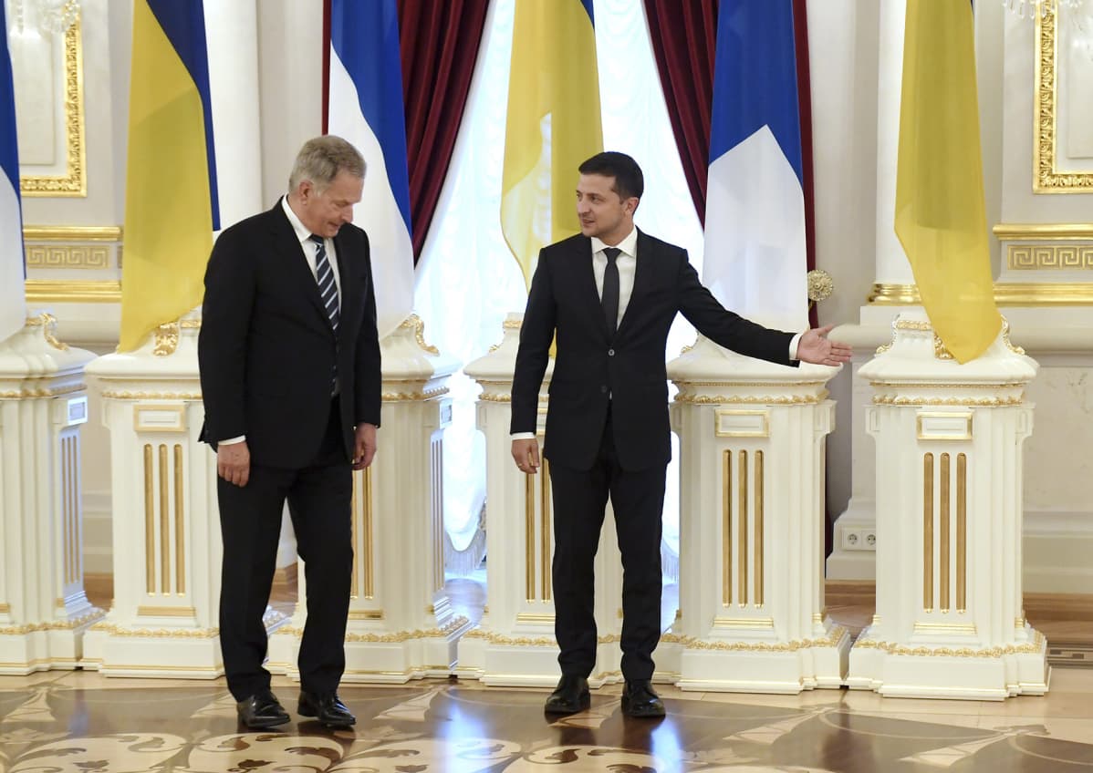Presidentti Sauli Niinistö ja Ukrainan presidentti Volodymyr Zelensky vastaanottoseremoniassa Mariinski-palatsissa Kiovassa, Ukrainassa, 12. syyskuuta 2019