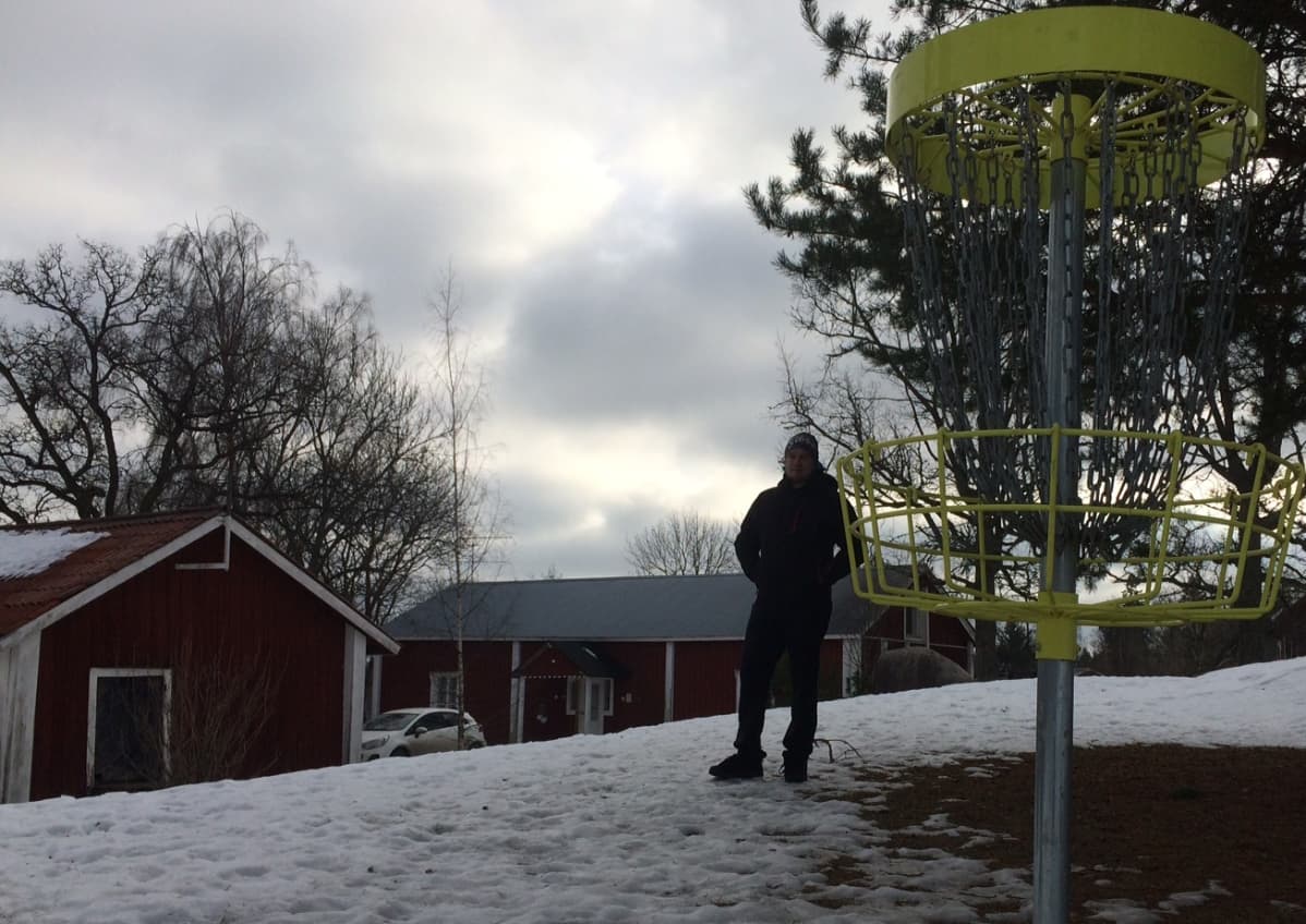 Sibben frisbeegolfrata sijaitsee tunnelmallisessa maalaismaisemassa Nobel-palkitun A.I. Virtasen vanhalla kotitilalla.