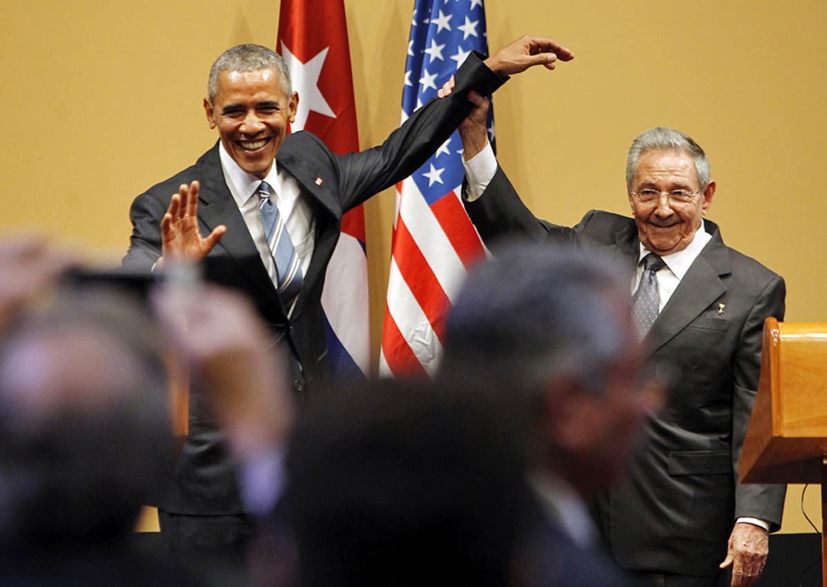 Barack Obama ja Raul Castro pressitilaisuudessa.