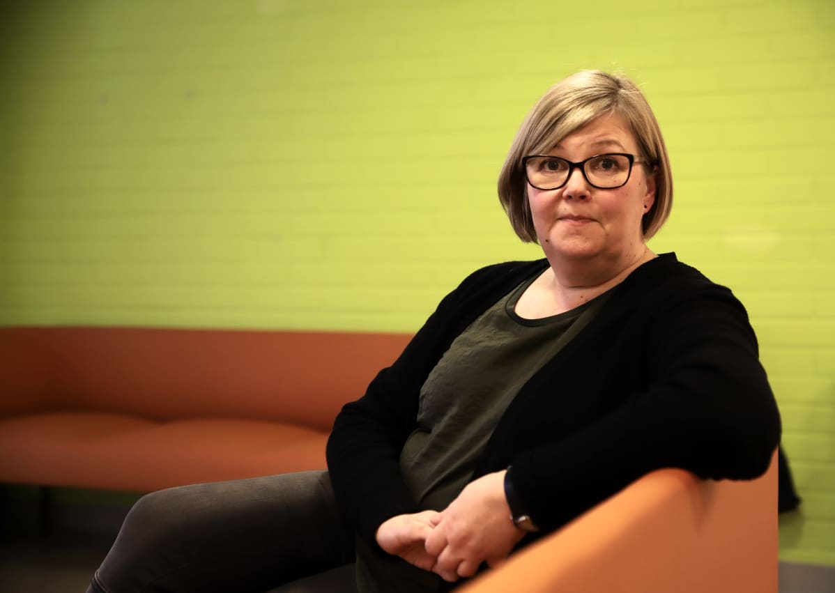 Psykiatrinen sairaanhoitaja Tiina Salminen Porin aikuisten vastaanotosta.