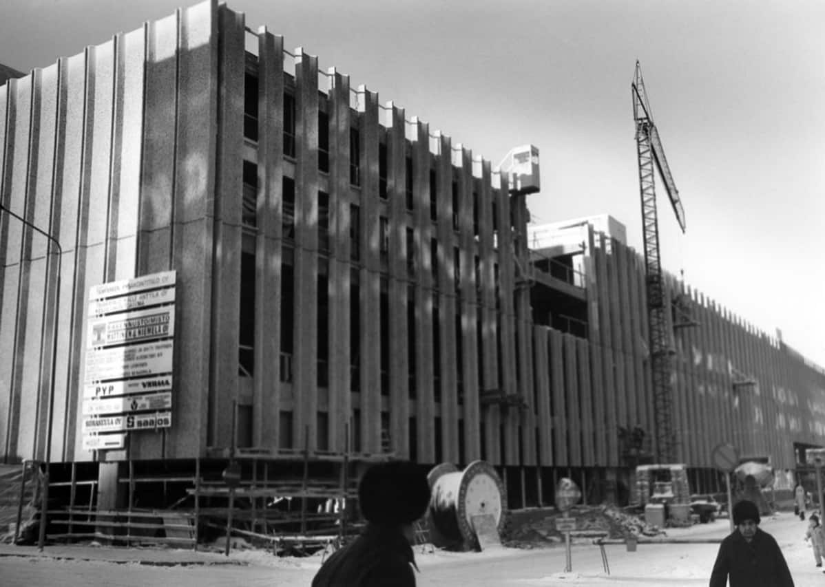 Tampereen Pysäköintitalon rakentaminen vuonna 1974. P-Anttila oli Suomen ensimmäinen pysäköintiliikennerakennus.