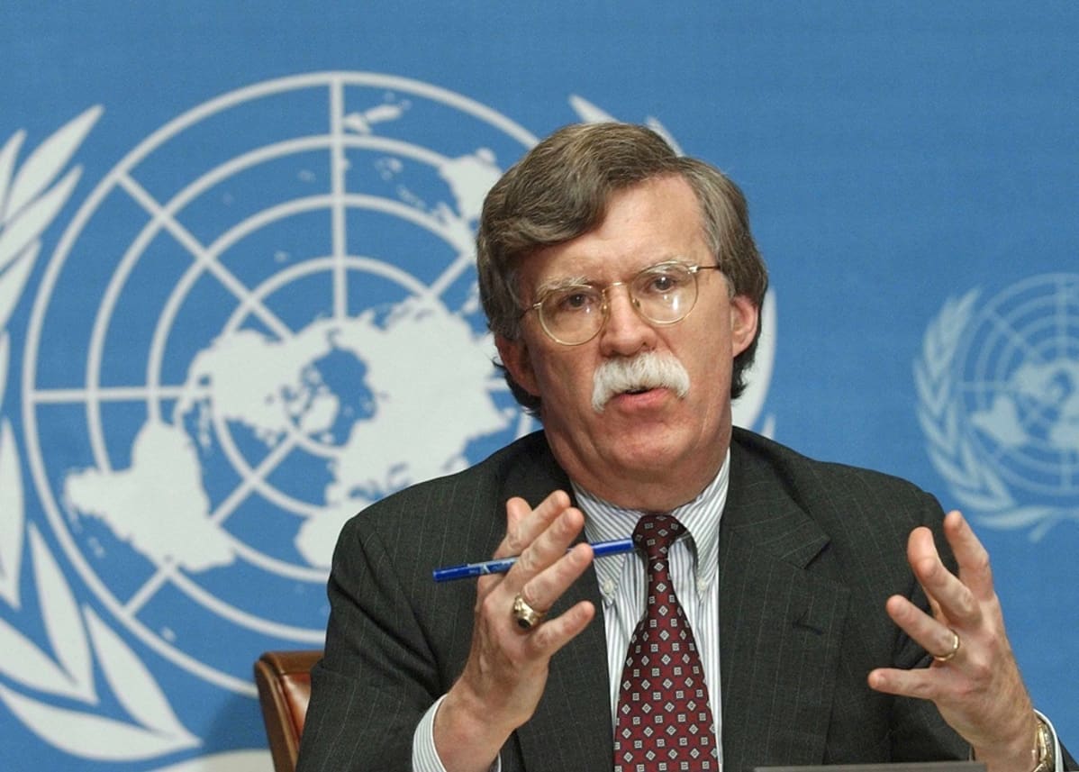 John Bolton puhui YK:ssa marraskuussa 2001.