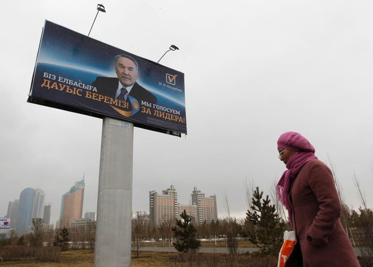 Kazakstanin presidentin Nursultan Nazarbajevin vaalimainos maan nykyisen pääkaupungin Astanan liepeillä.