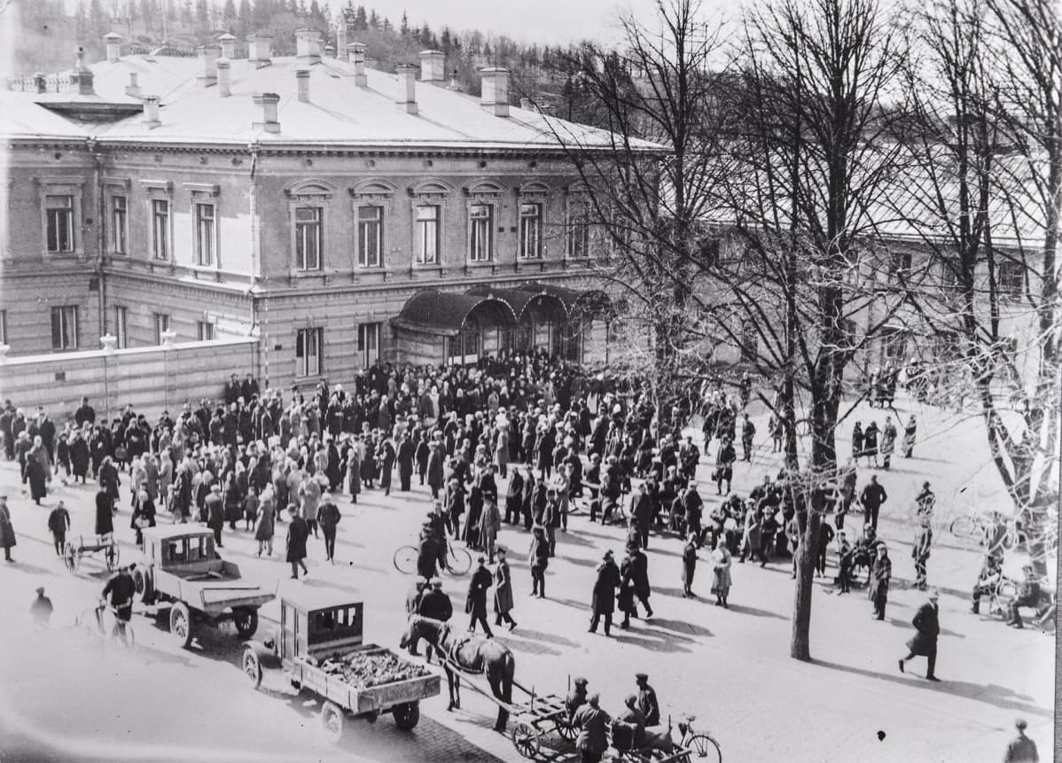 Mielenosoitus Turun kaupunginvaltuustoa vastaan 30.5.1917