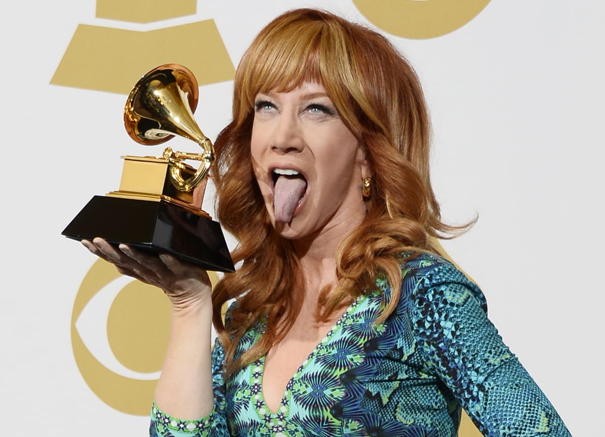Kathy Griffin Grammynsa kanssa vuonna 2014.