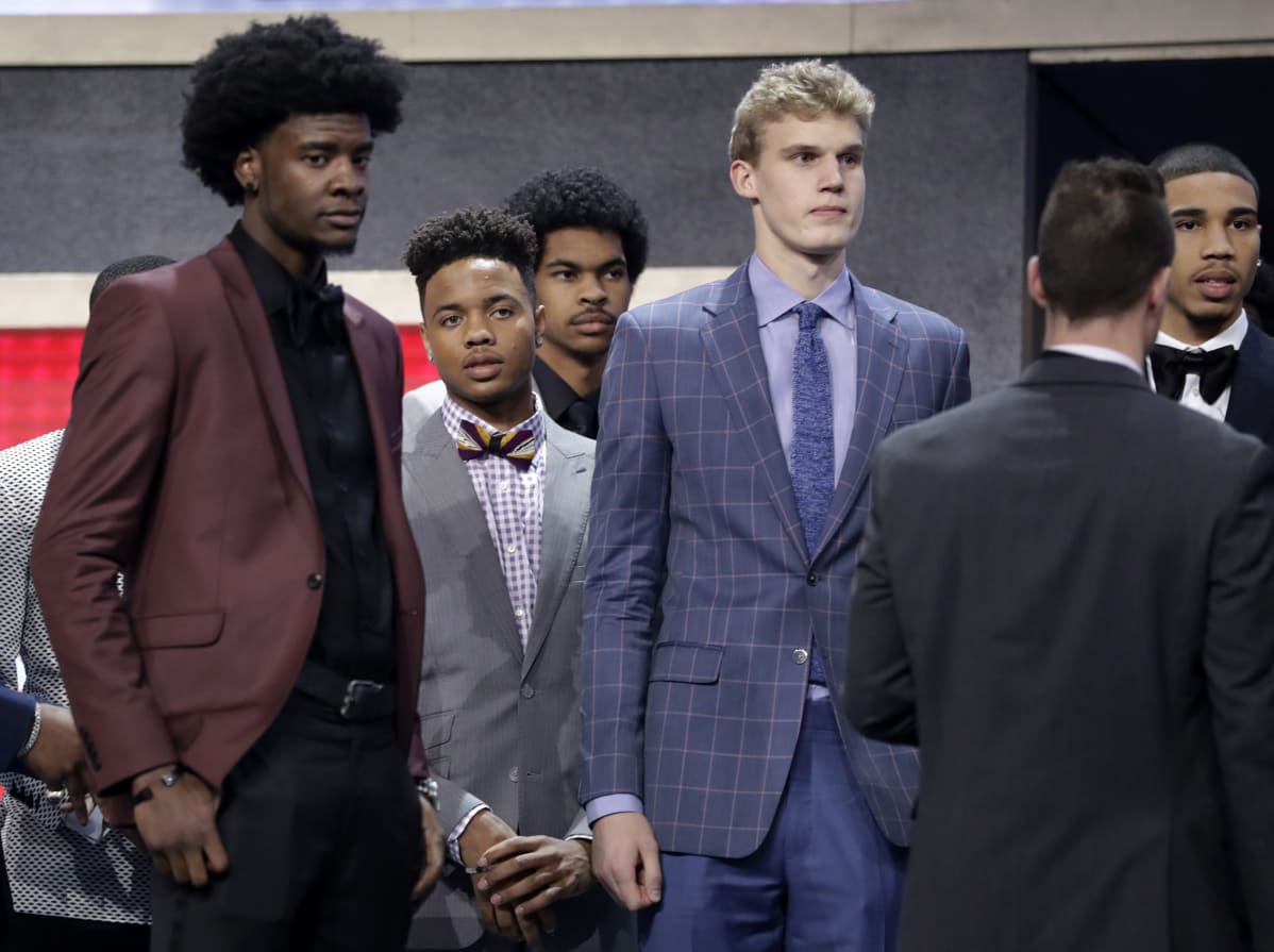 Lauri Markkanen NBA:n varaustilaisuudessa