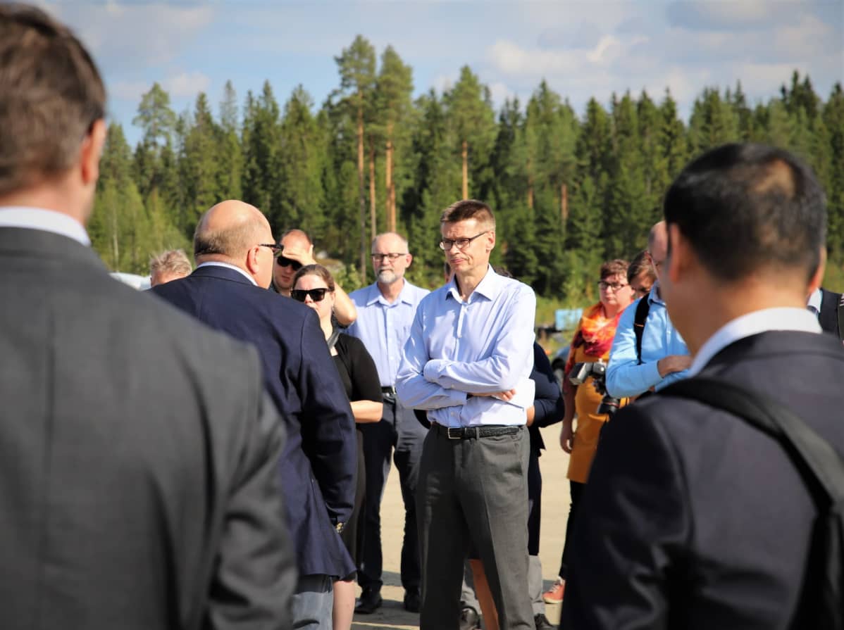 Finnpulp-sellutehtaan suunnitellun rakennuspaikan esittelyä Korkeimman hallinto-oikeuden presidentille Kari Kuusiniemelle.