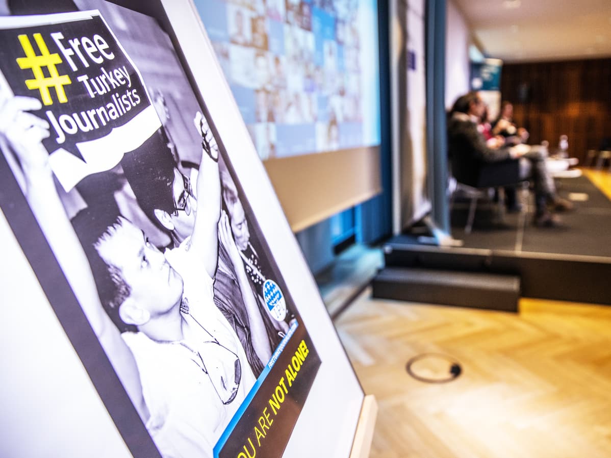 Turkin tilannetta käsittelevä Kansainvälisen lehdistöinstituutin tilaisuus Berliinissä