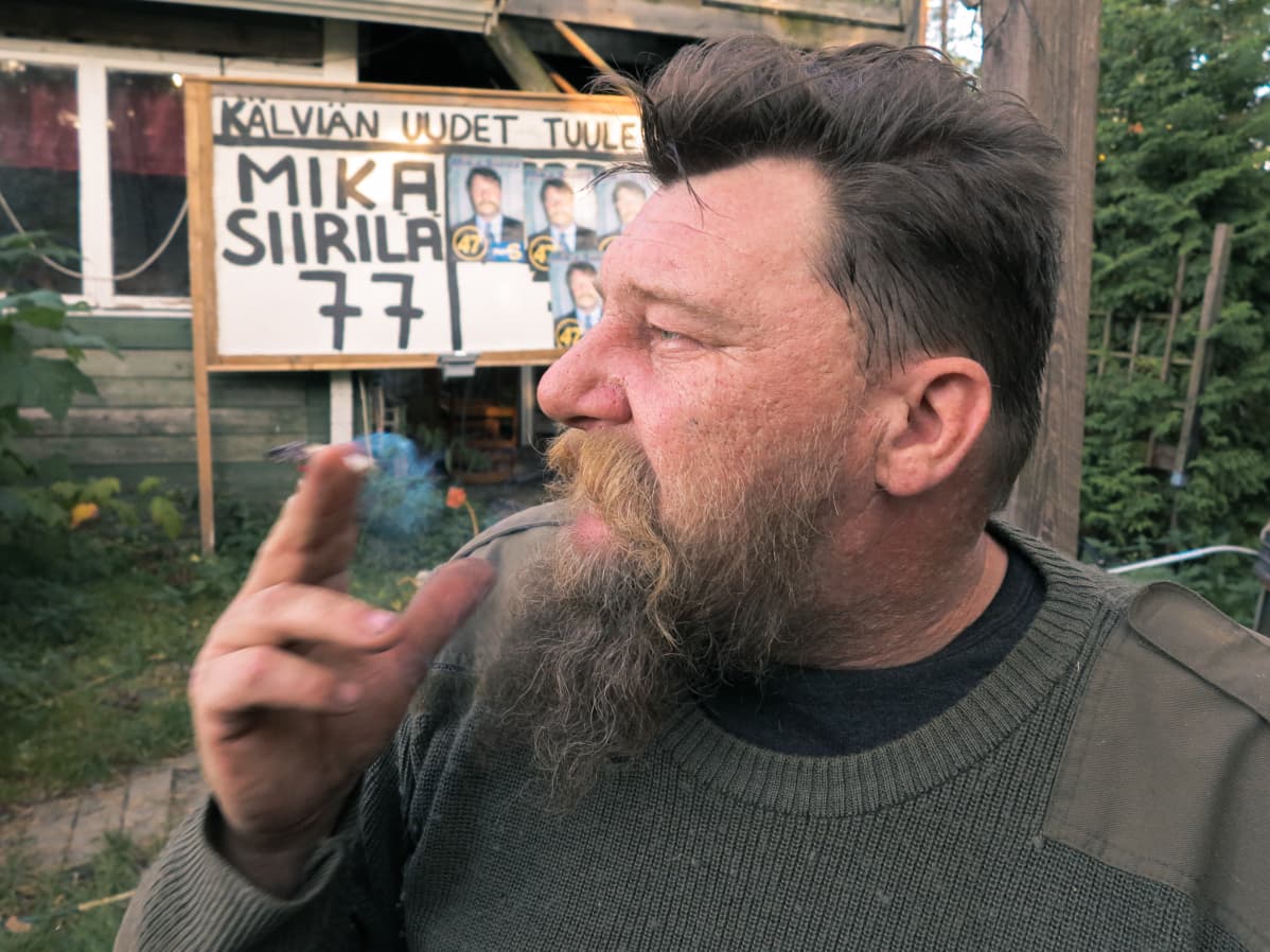 Vuonna 2005 Mika perusti oman ryhmittymän “Kälviän uudet tuulet ja pääsi kunnanvaltuustoon.