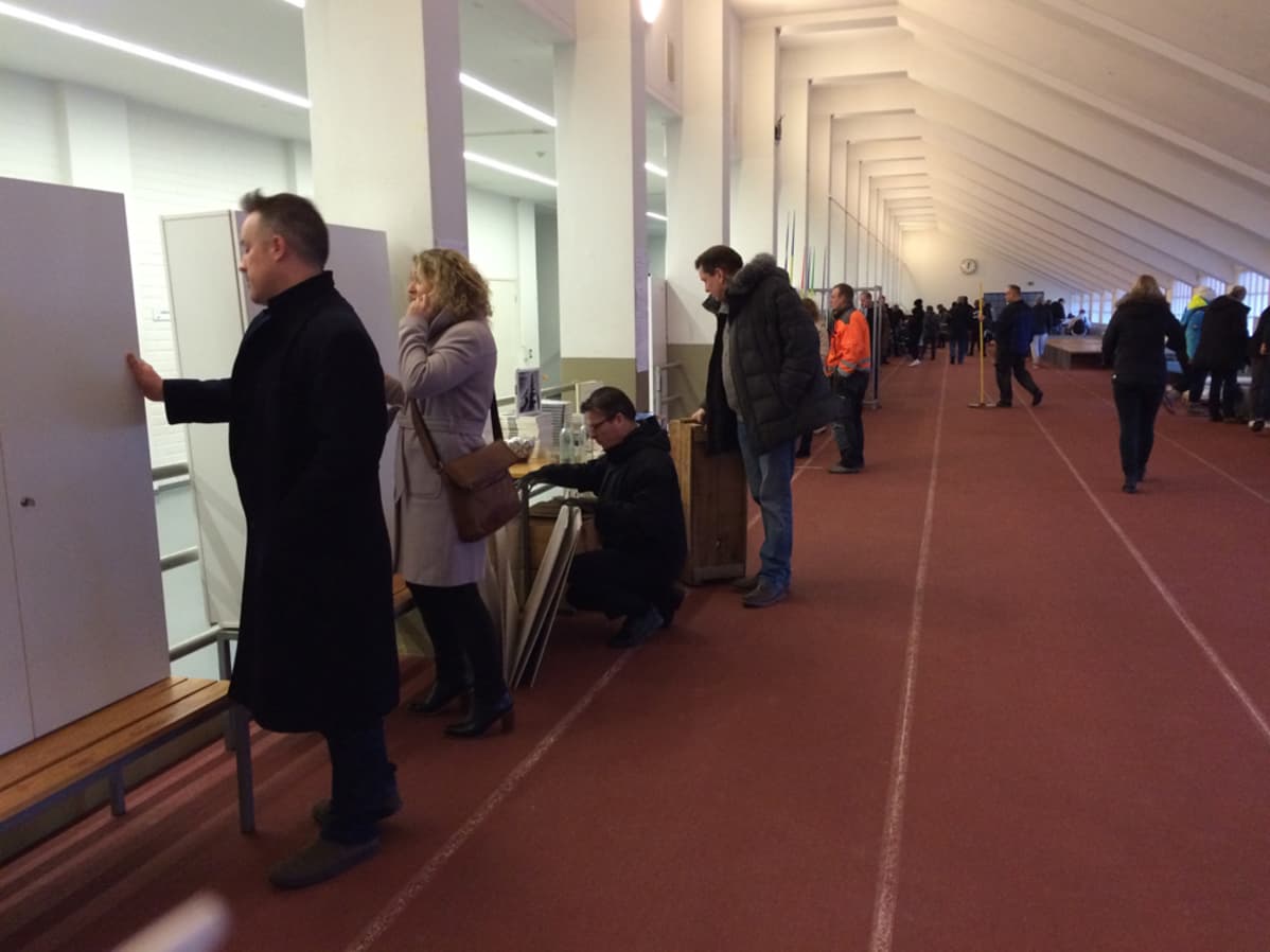Stadionin tyhjennysmyynti.