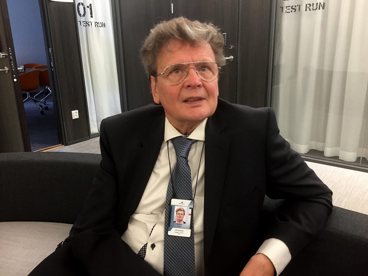 Roger Rabb Wärtsilän toimistotiloissa Vaasassa.