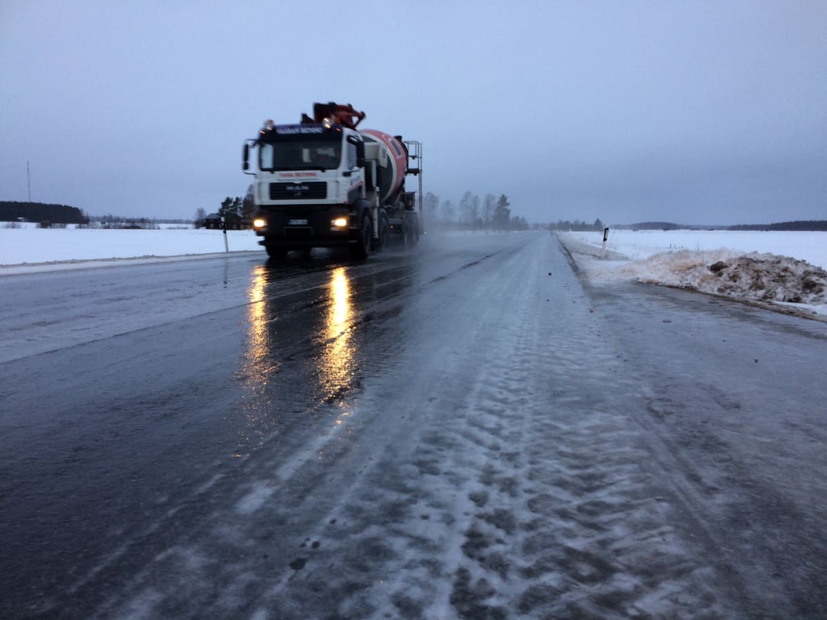 Kantatie 66 Lapuan ja Kuortaneen välillä Etelä-Pohjanmaalla kuvattuna 25.1.18 noin kello 10.