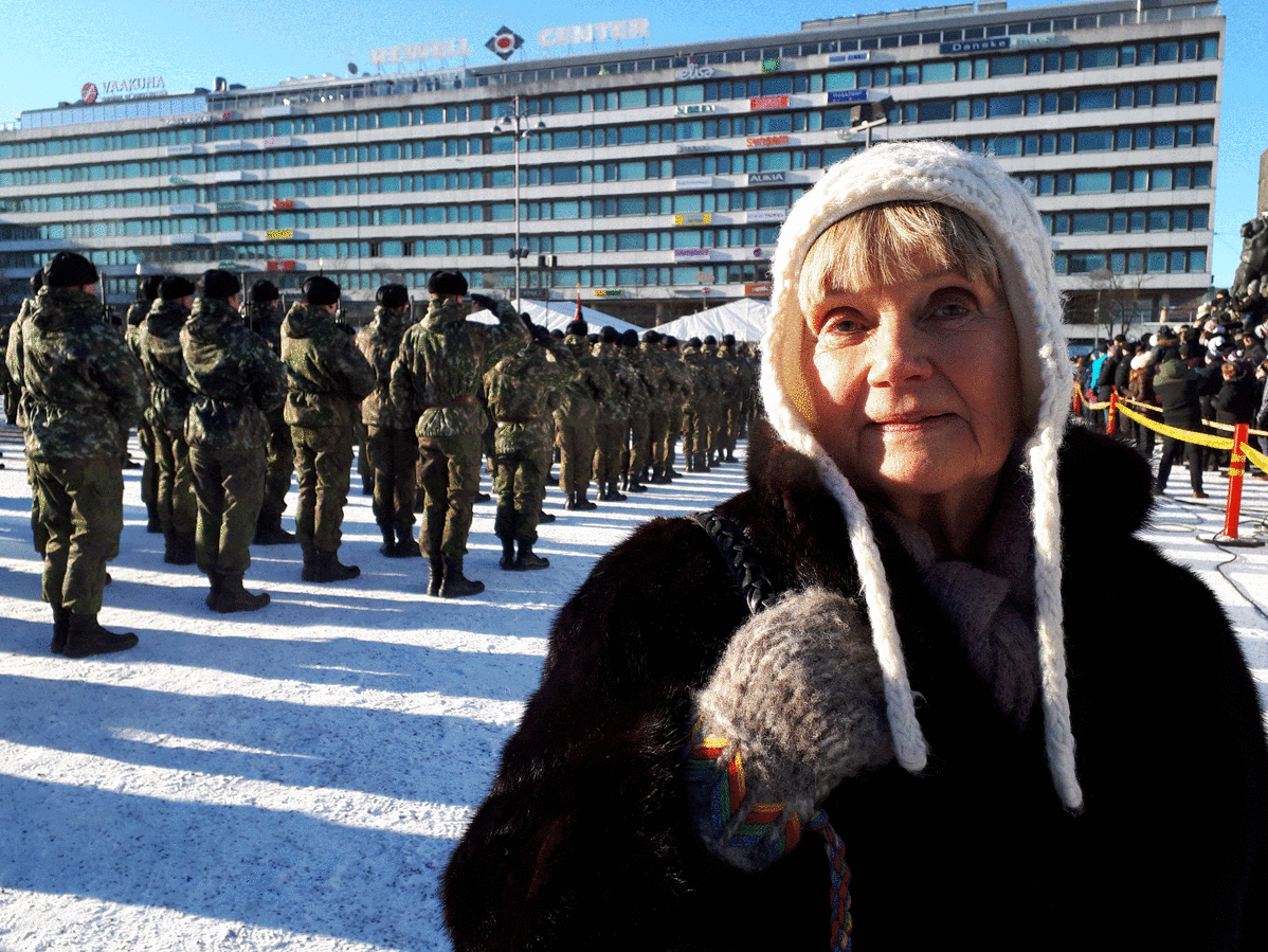 Annele Bystroff on jääkärin tyttärentytär. Hän osallistui juhlallisuuksiin Vaasan torilla.