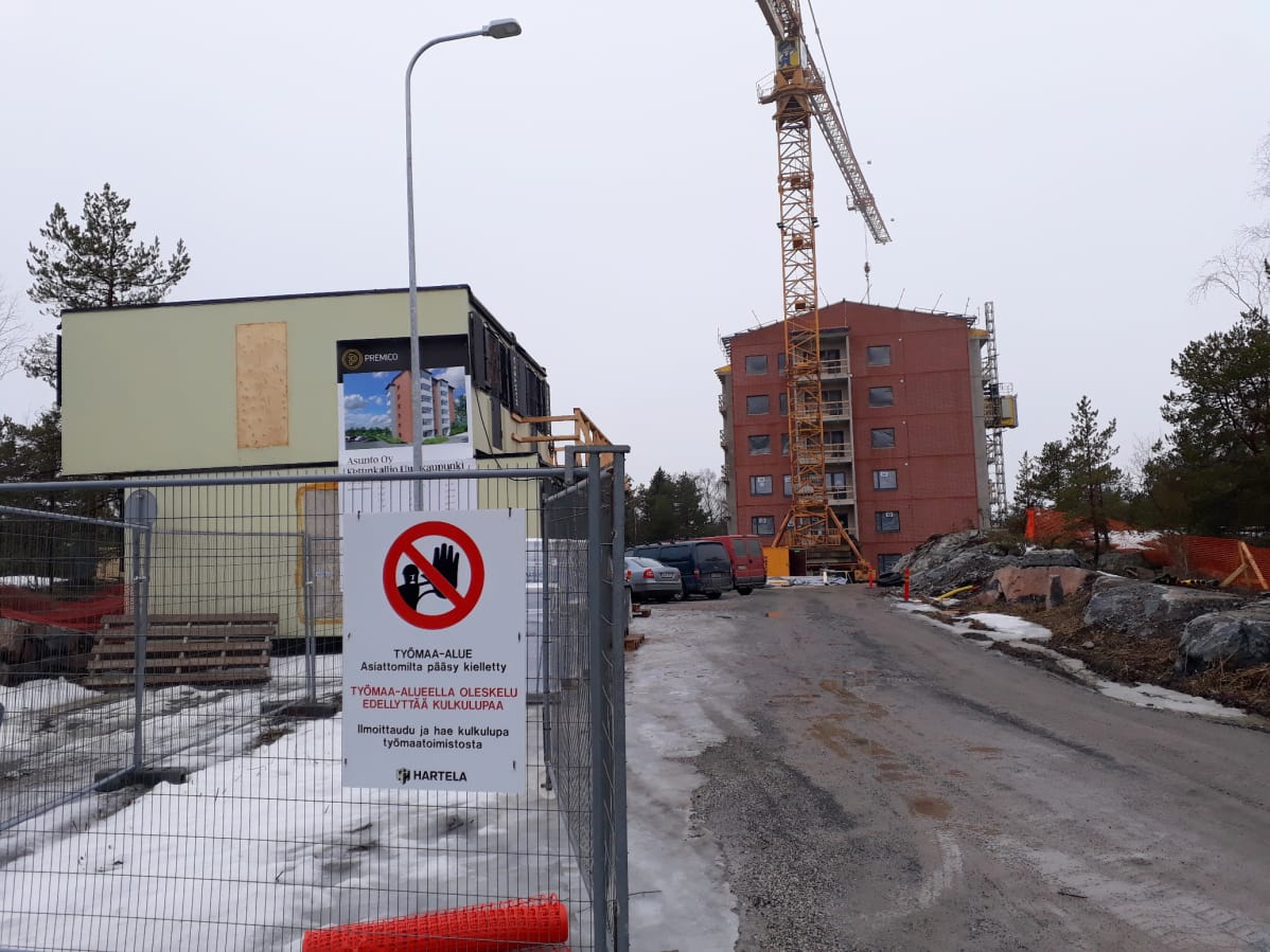Kerrotalokohde valmistumassa Uuteenkaupunkiin.