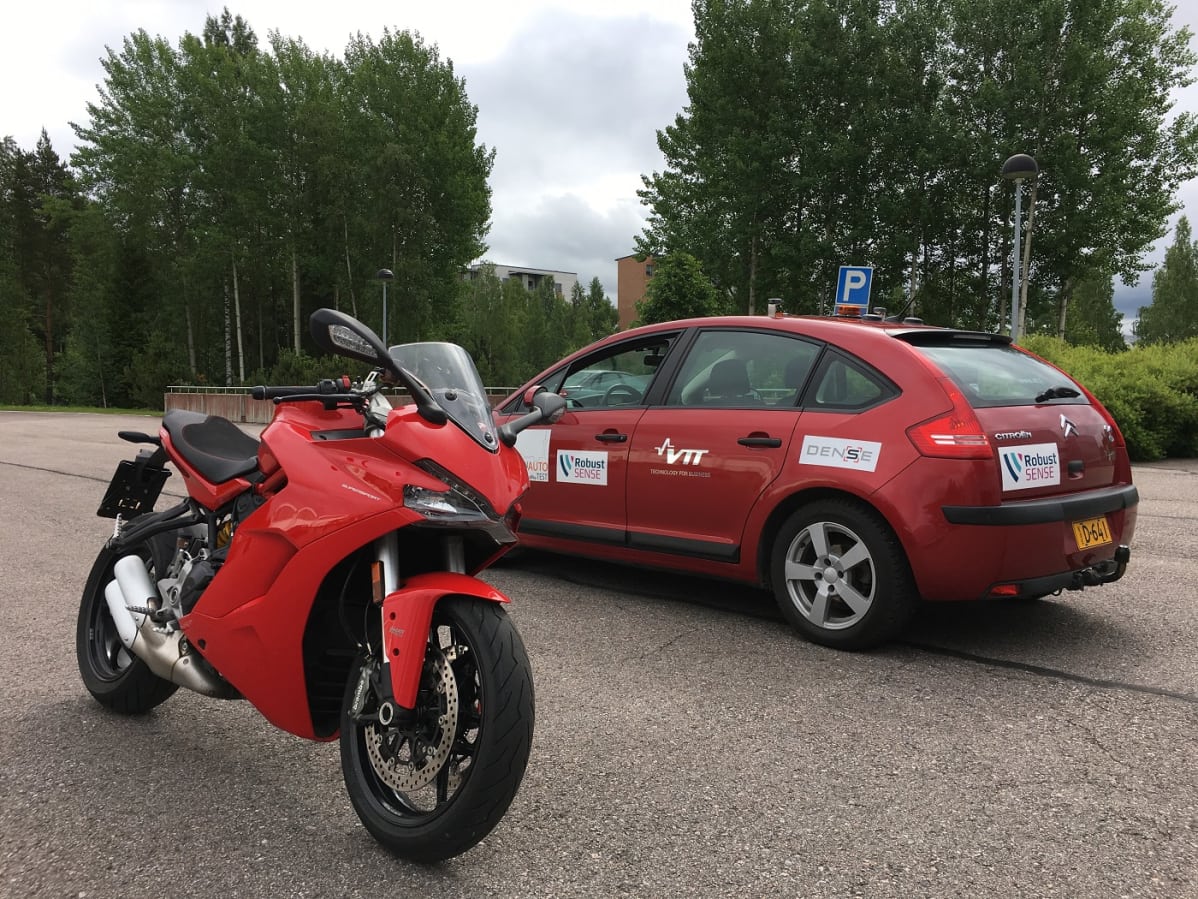 VTT:n robottiauto Marilyn ja Ducati Supersport 939